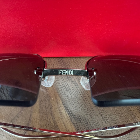 Fendi Square Oversized Sunglasses - Picture 5 of 5